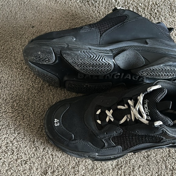 These are the Balenciaga triple S no box bought them couple months back - Picture 3 of 5